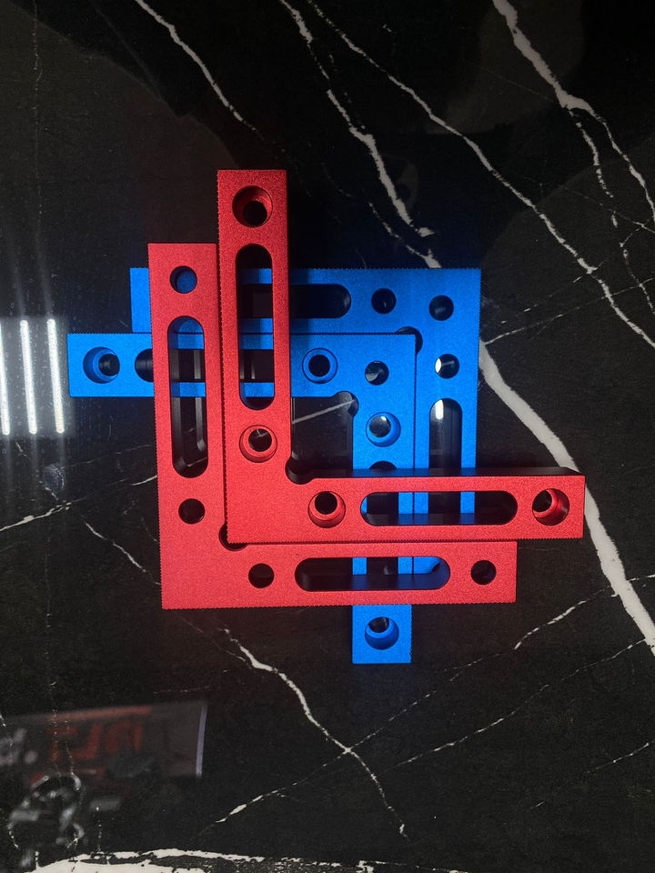 Фиксирующий угольник алюминиевый комплект(красный)