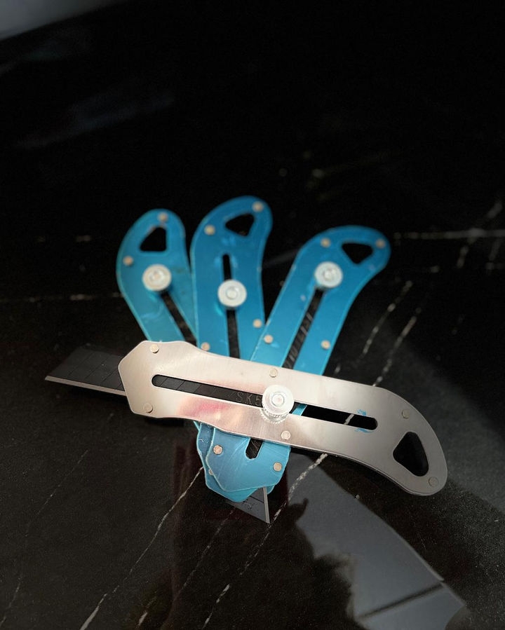 Нож строительный мет.